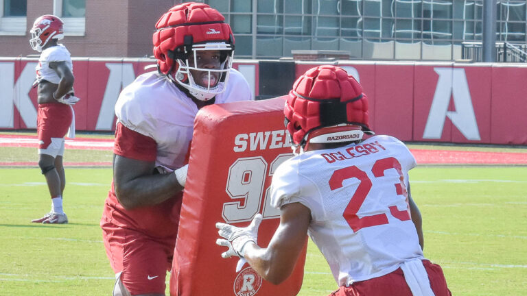 Holt recapping Hogs’ 12th practice, players, Odom press conferences