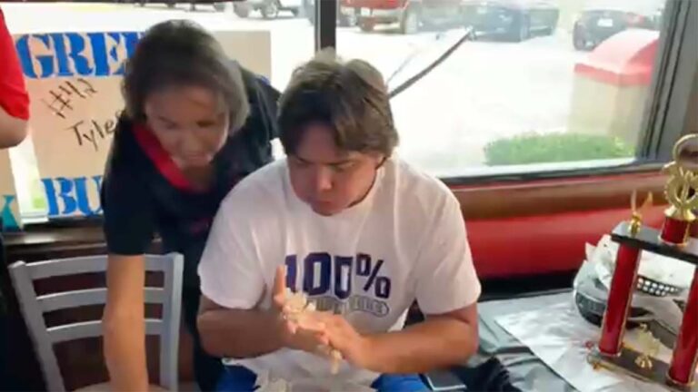 Bulldogs’ Crossno brings Thickburger title to Greenwood
