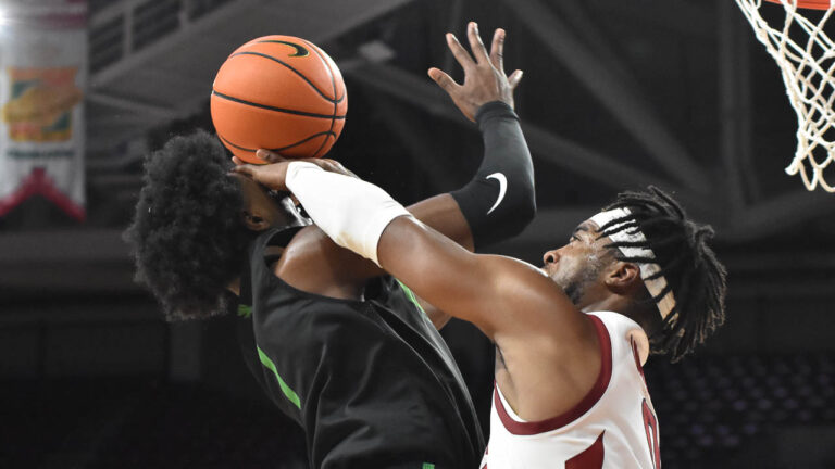 Arkansas has to hang on to down North Texas in last exhibition