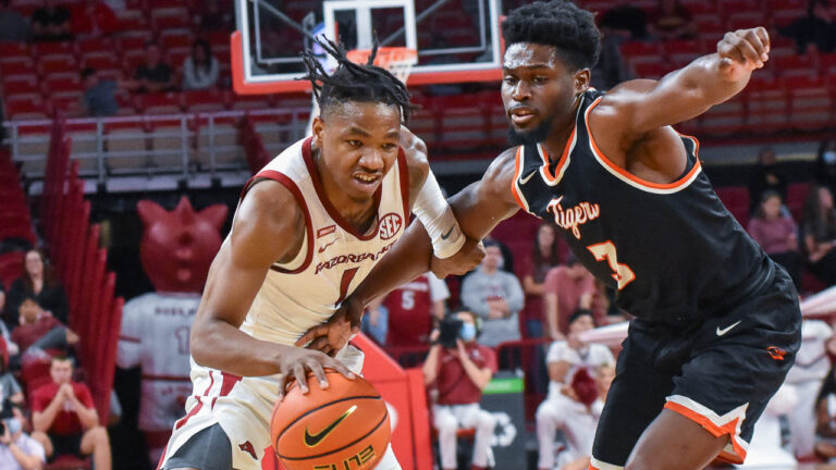 JD Notae, Davonte Davis: Pair of Hogs named to coaches’ preseason list