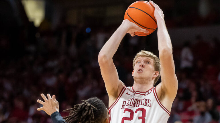 Connor Vanover, Davonte Davis: Recapping Hogs’ win over Gardner-Webb