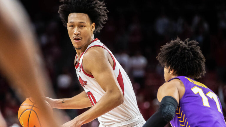Jaylin Williams, Chris Lykes pace Razorbacks to 93-80 win over NIU