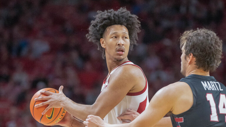 Notae, Umude lead Razorbacks past Penn for sixth straight win