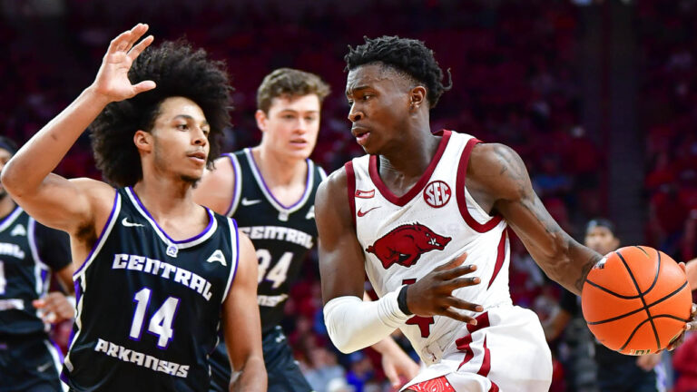 Hogs drop to 12th in AP poll, despite staying unbeaten last week
