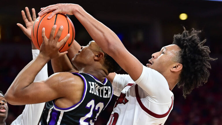 Jaylin Williams leads Razorbacks to win over UCA