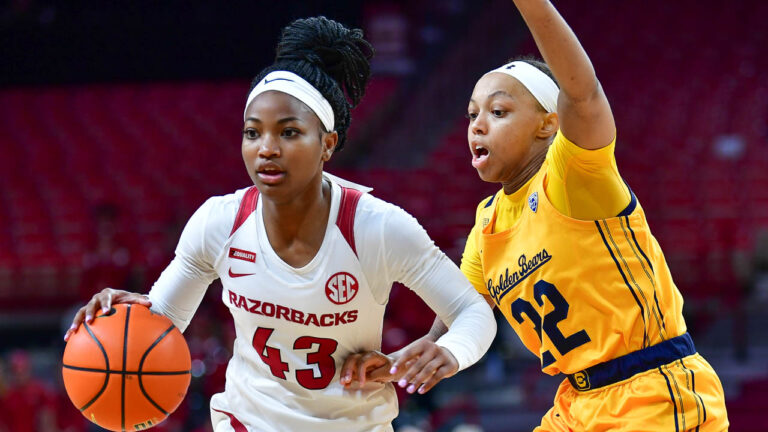 Makayla Daniels, Amber Ramirez: Picking up energy energizes Hogs