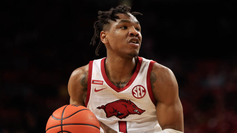Notae on Razorbacks’ shutting down Ole Miss, getting another SEC win