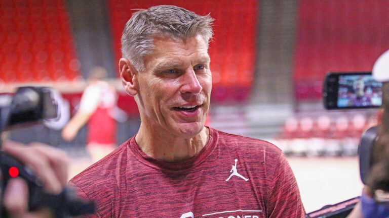 Sooners coach Porter Moser: Previewing matchup with Razorbacks