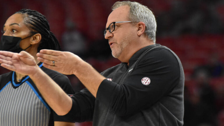 Hogs can’t catch up to Vanderbilt in 54-51 road loss Thursday night.