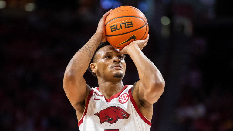 Hogs can’t get shots to fall at end in one-point loss to Vandy