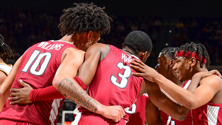 Williams’ big plays lift Hogs to upset win over LSU