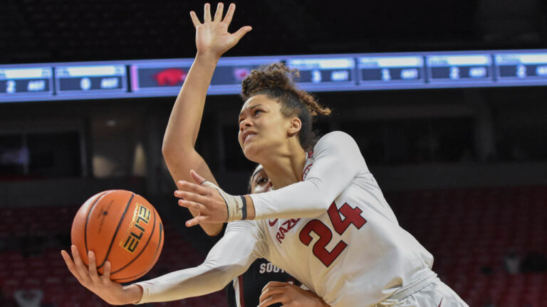Hogs get close late, but can’t get past No. 1 South Carolina on Sunday