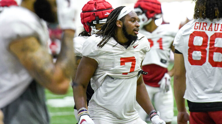 Hogs quarterback KJ Jefferson, tight end Trey Knox after Saturday practice