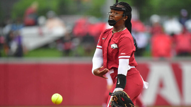 Linnie Malkin’s homer, Chenise Delce’s pitching lifts Hogs past Oregon