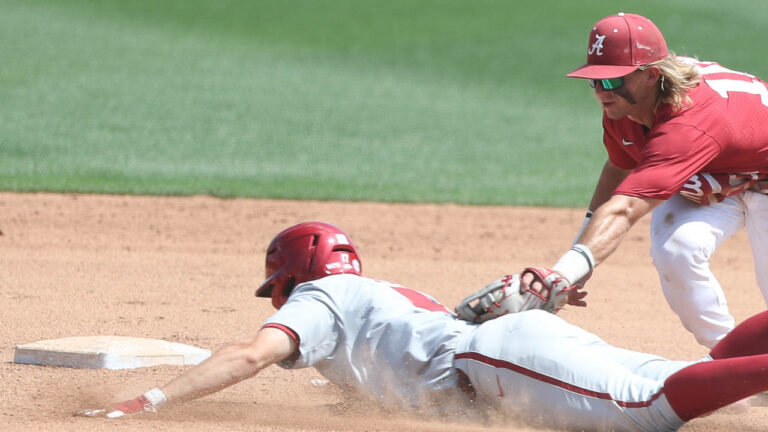 Arkansas puts up worst performance of 2022 in regular season finale