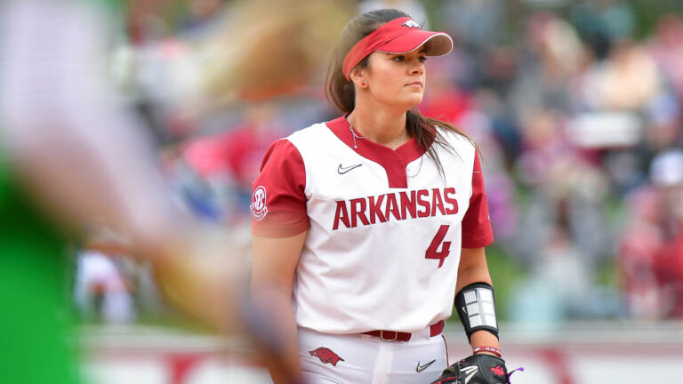 Razorbacks rally behind Rylin Hedgecock to reach Super Regional