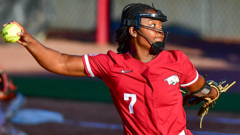 Longhorns hit homers, Hogs don’t, setting up big third game Saturday