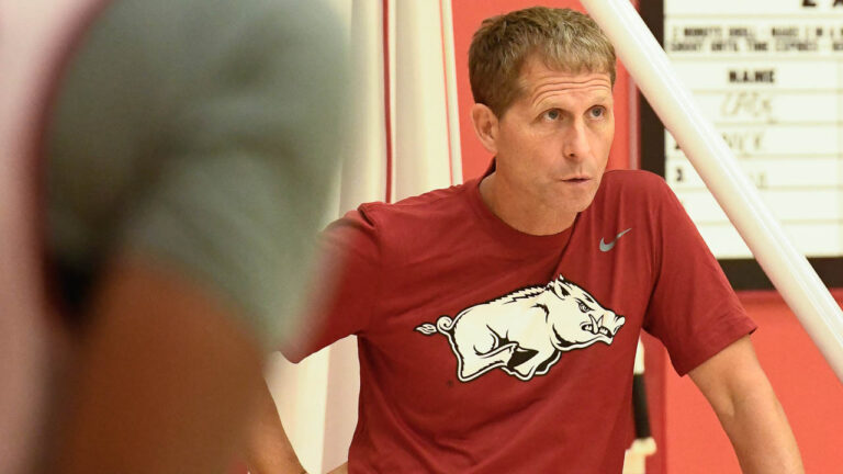 Hogs roll to easy win behind Nick Smith’s 21 points in Spain
