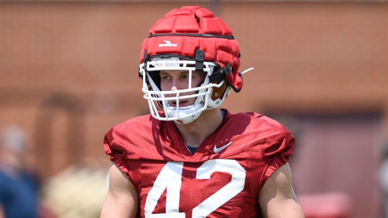 Hogs’ linebackers Drew Sanders, Chris Paul after Friday’s practice