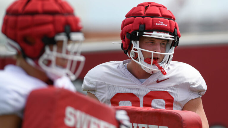 Tight ends Nathan Bax, Trey Knox, Hudson Henry after practice