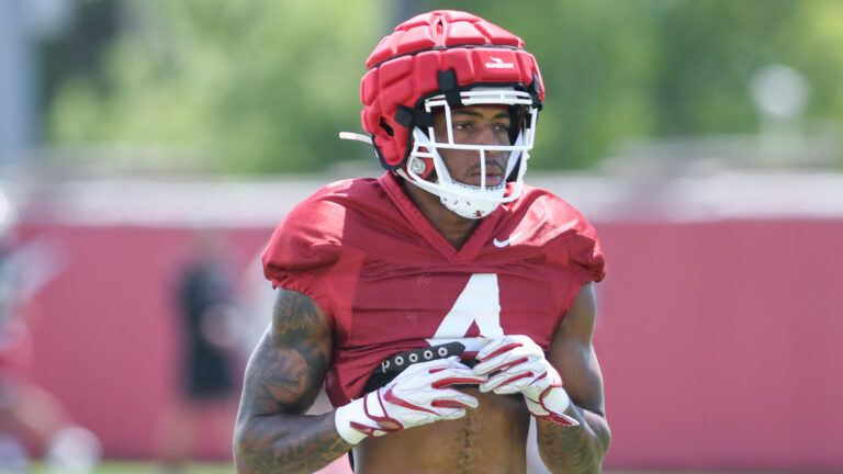 Hogs cornerbacks Hudson Clark, Malik Chavis after Tuesday’s practice