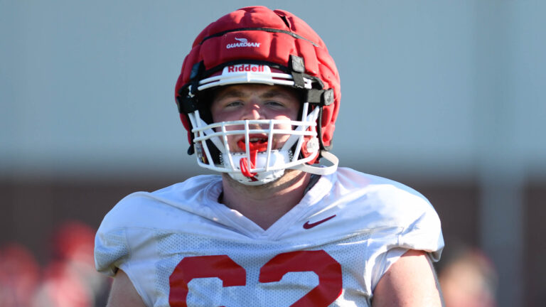 Hogs’ left side of offensive line on sizes, settling into positions