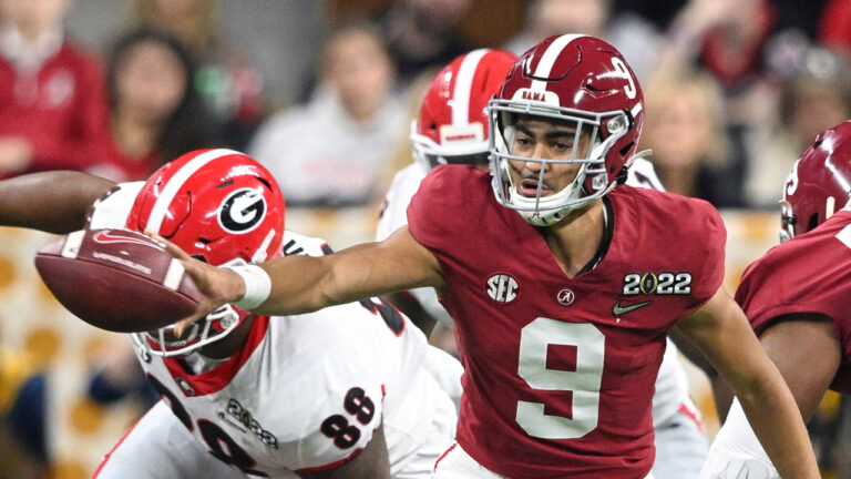 Crimson Tide radio announcer Chris Stewart previewing game Saturday