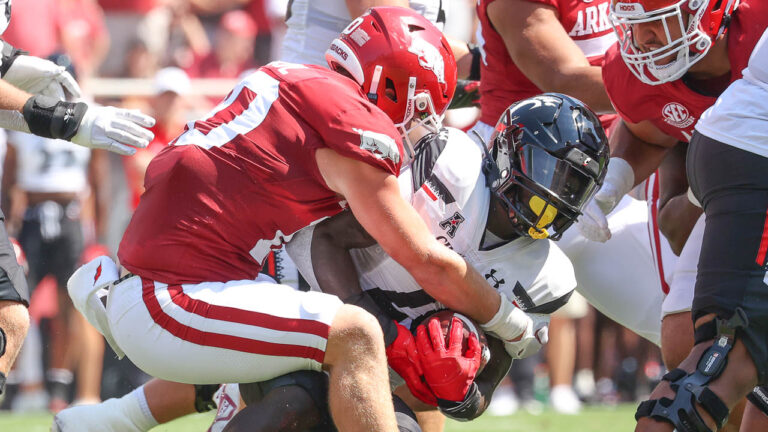 Hogs’ Simeon Blair and Bumper Pool after opening with win over Cincinnati