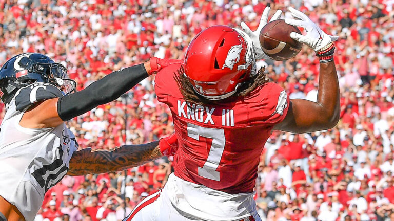 LIVE BLOG: Hogs take control late for 31-24 win