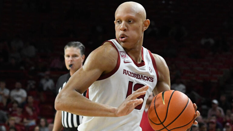 Razorbacks’ Jordan Walsh still has chance to score first points in new arena