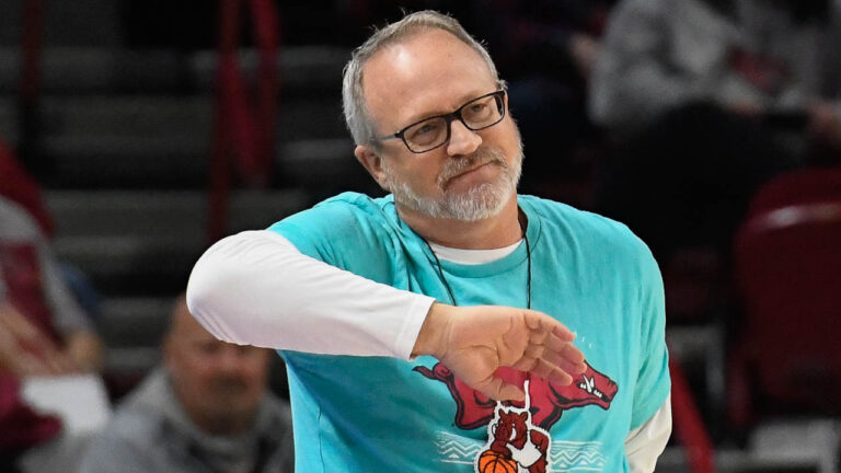 Razorbacks stay on roll, downing Troy behind five in double figures