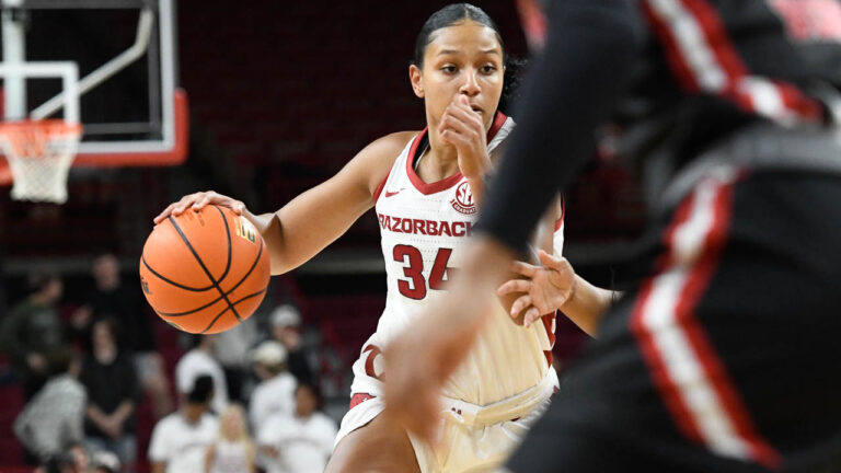 Fourth-quarter collapse results in Hogs’ huge loss at Georgia