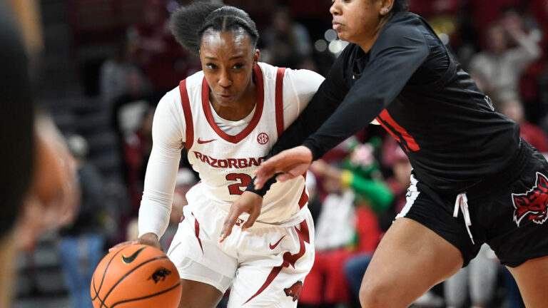 No. 1 Gamecocks dominate Hogs in game to forget quickly