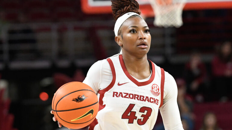 Razorback suffer bad loss despite Makayla Daniels’ big night