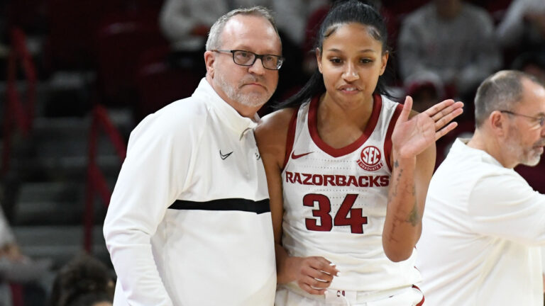 Razorbacks end break against Vanderbilt tonight