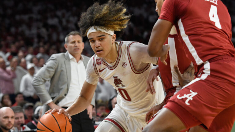 Hogs stumble in second half, losing to Vanderbilt.
