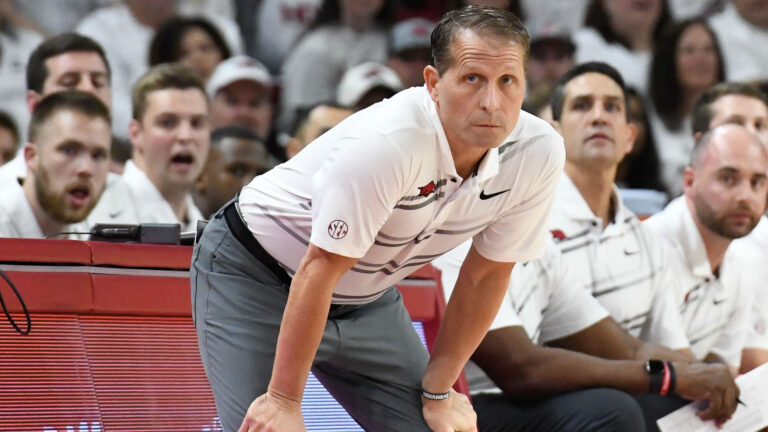 Hogs looking for much-needed SEC win against Vanderbilt
