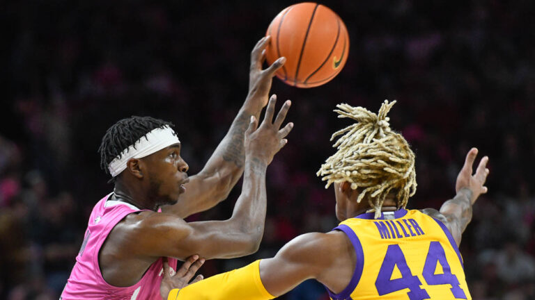 Democrat-Gazette’s Bob Holt on emergence of Devo Davis this season