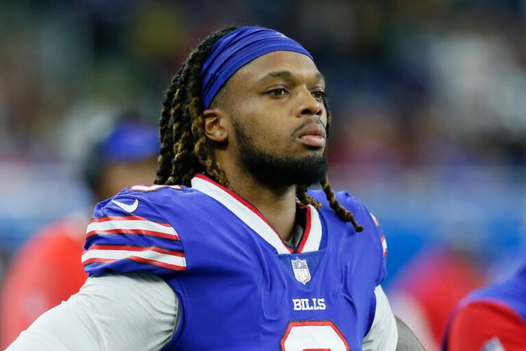 The Morning Rush is LIVE. Praying for Damar Hamlin this morning