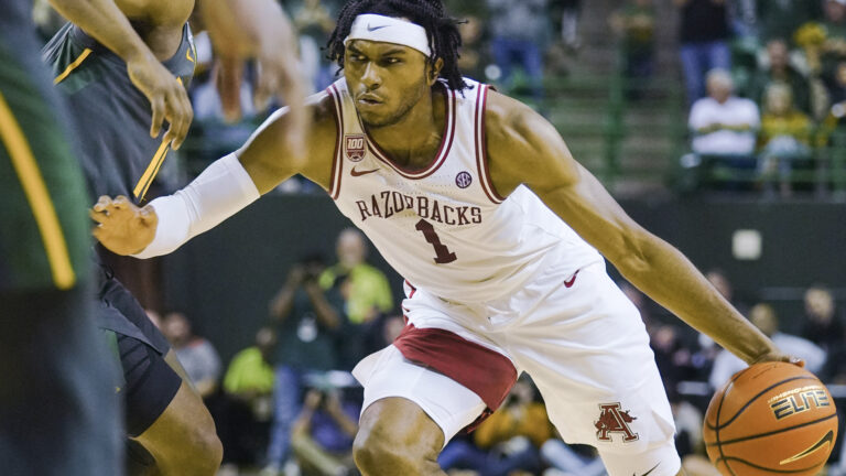 Razorbacks come up short at end in loss at Baylor