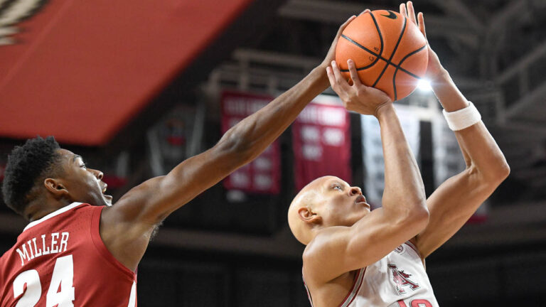 Democrat-Gazette’s Tom Murphy on what is best for Razorbacks’ Jordan Walsh
