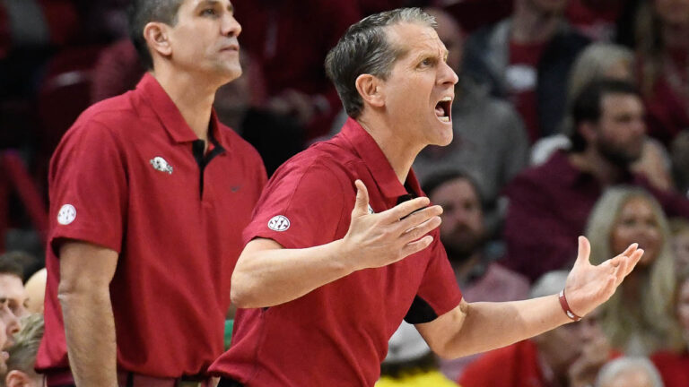 Hogs can’t come close to returning from UConn’s first-half run in blowout end