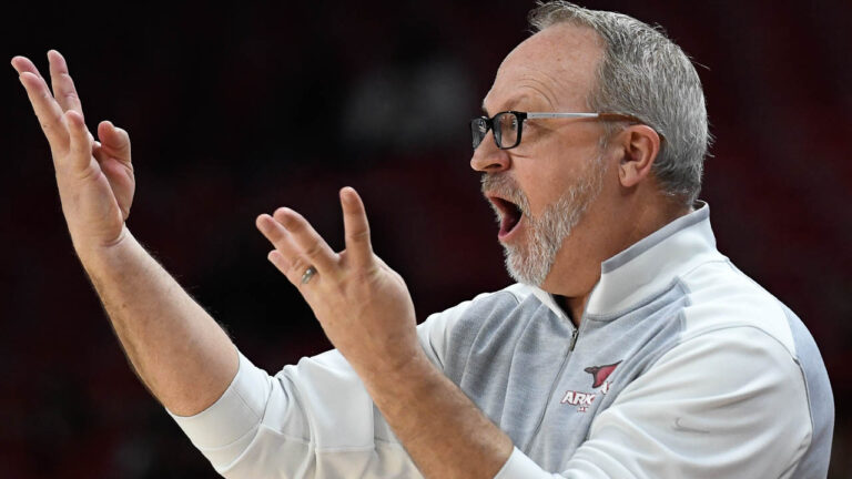 Hogs get back in win column for momentum going to SEC Tournament