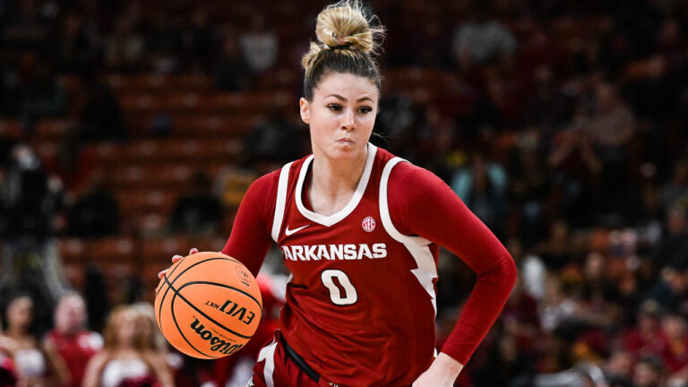 Top-ranked Gamecocks overwhelm Hogs, knock them out of SEC