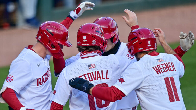 Big fourth inning lifts Razorbacks past Auburn in SEC opener