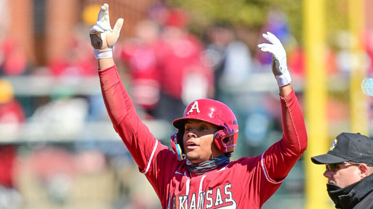 Razorbacks win 12 in row, clinching series with Auburn