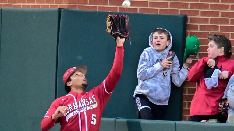Razorbacks clinch series Saturday, doing for sweep over Tennessee