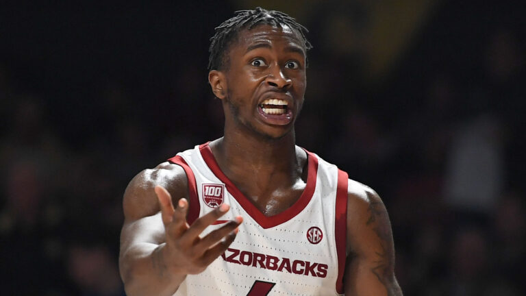 Democrat-Gazette’s Tom Murphy looking at Davonte Davis’ return