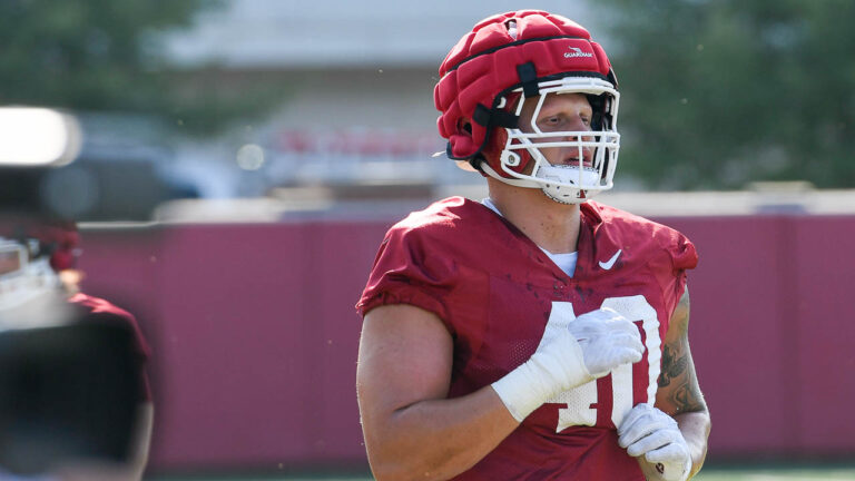 Razorbacks’ defensive linemen Landon Jackson, Taurean Carter