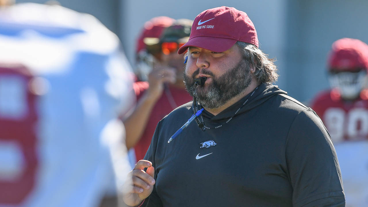 Razorbacks' offensive line coach on progress of new faces in fall camp ...